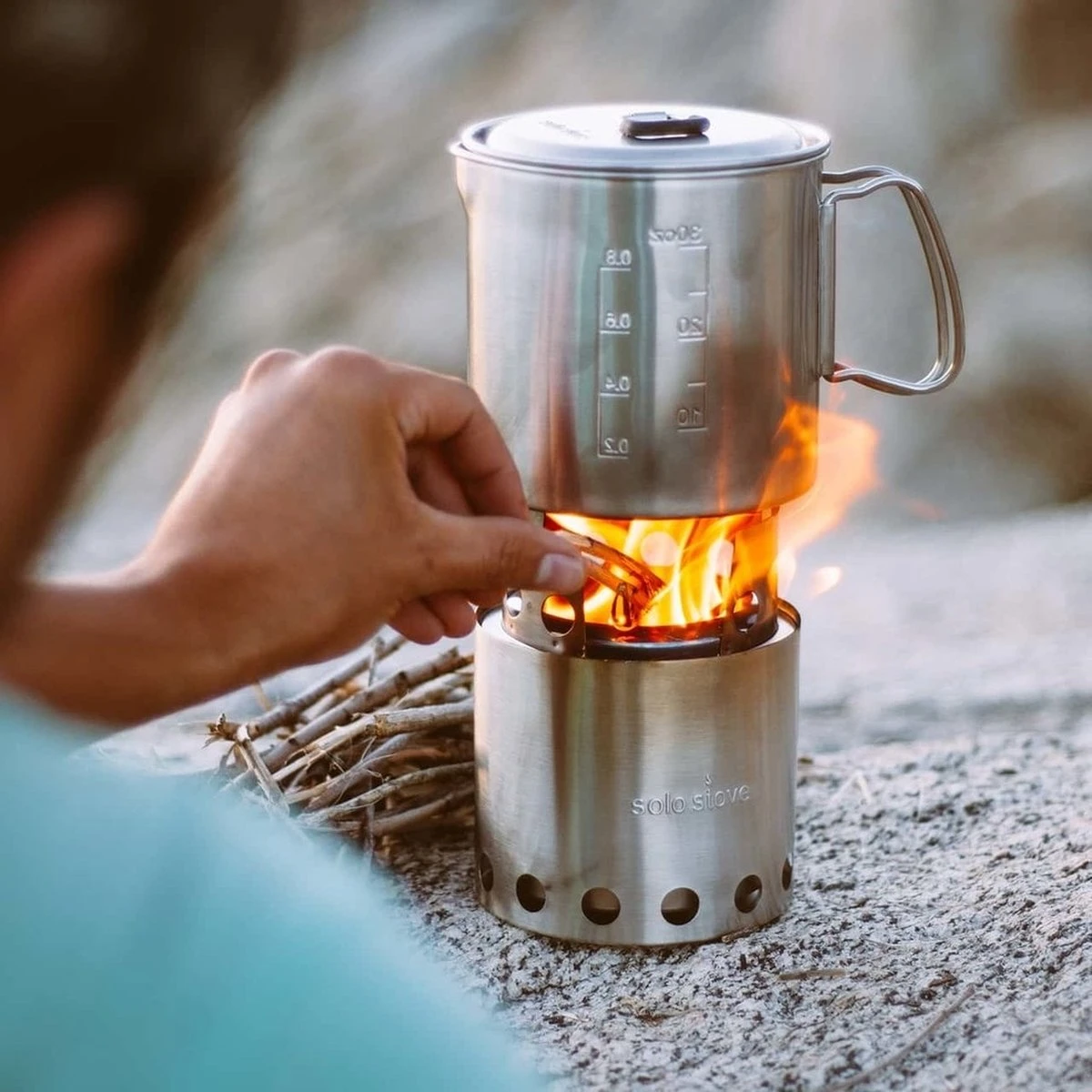 Solo Stove Lite Draagbare Kooktoestel. Geen Vloeibare Brandstof Nodig. Krachtige Efficiënte Houtverbranding En Weinig Rook. Voor 1-2 Personen, 304 Roestvrijstaal, Compact ⌀ 10,8 Cm, Hoogte 14,5 Cm, 255g. - Afbeelding 2