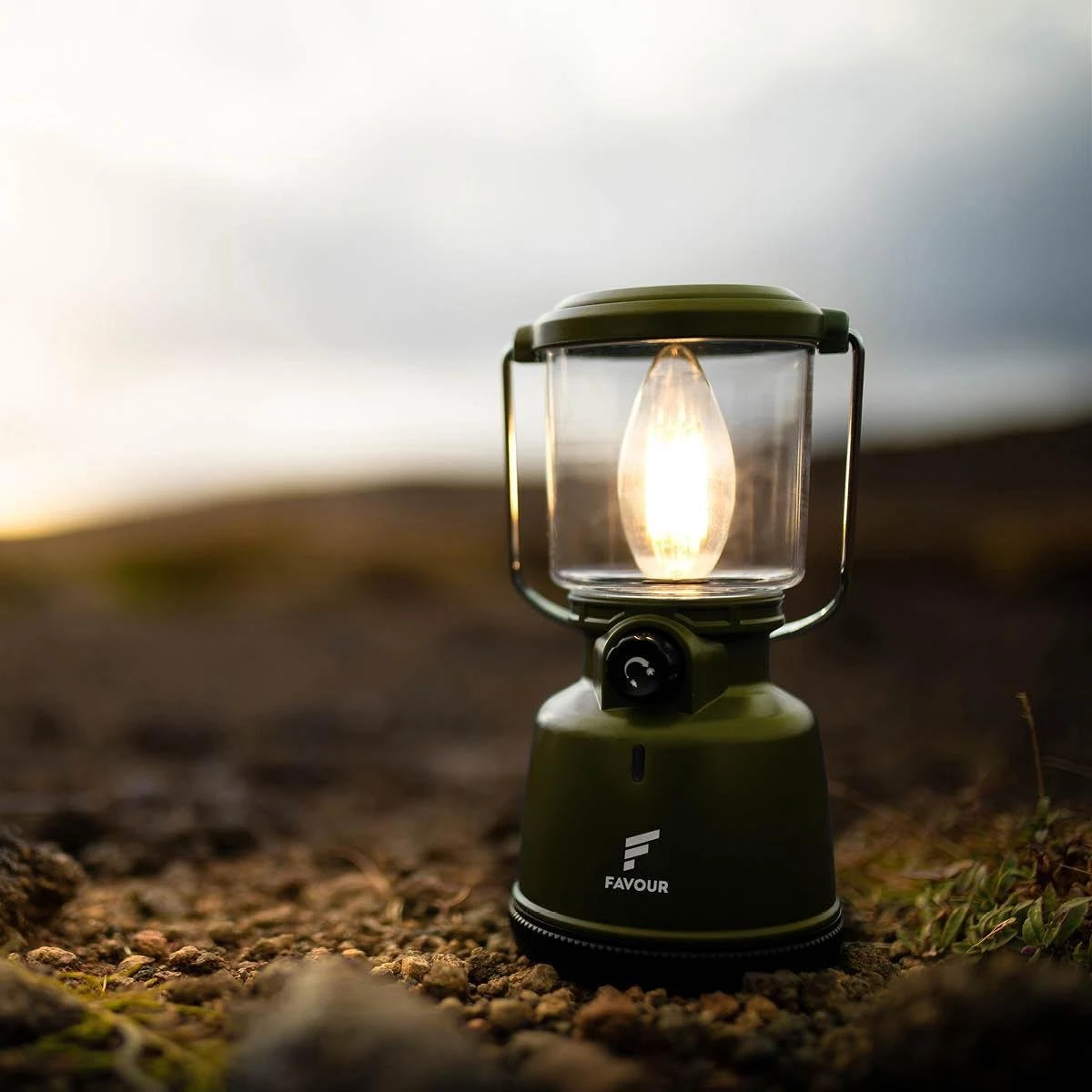 Favour L0818 Retro Camping Lamp Oplaadbaar LED, 320 Lumen, IP64 Waterdicht, Draagbare Kampeerlamp, Tentlamp, Acculamp, Traploos Dimbare Lamp Incl. Kaarslicht-modus, Groen - Afbeelding 7