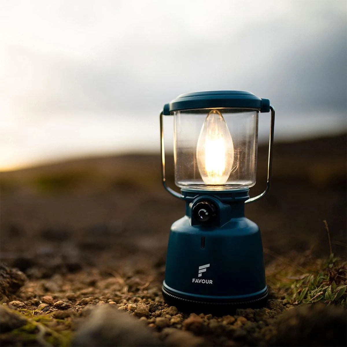 Favour L0818 Retro Camping Lamp Oplaadbaar LED, 320 Lumen, IP64 Waterdicht, Draagbare Kampeerlamp, Tentlamp, Acculamp, Traploos Dimbare Lamp Incl. Kaarslicht-modus, Blauw - Afbeelding 6
