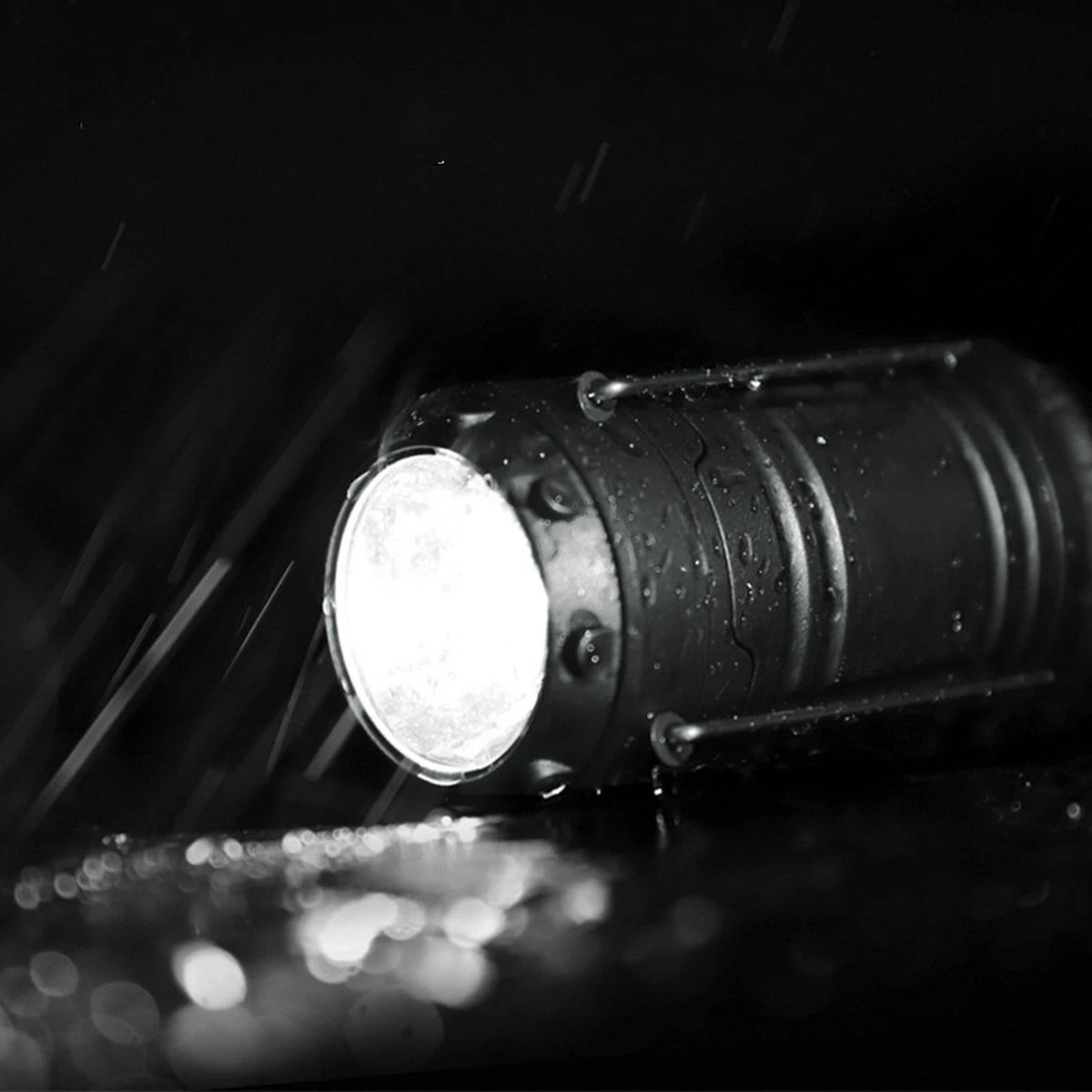 Merkloos Xtraworks - Multifunctionele Solar LED Campinglamp Met Handvatten - IPX 45 Waarde, USB-lader En Powerbank - Mat Zwart - Afbeelding 2