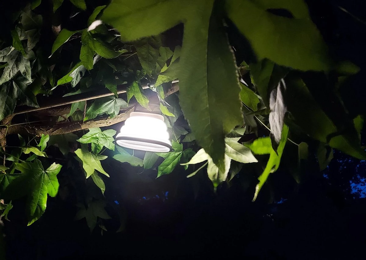 Solar Led Camping Lamp - Tent Verlichting Oplaadbaar - Solar Lantaarn Tafellamp Opvouwbare Campinglamp - King Mungo - Afbeelding 7